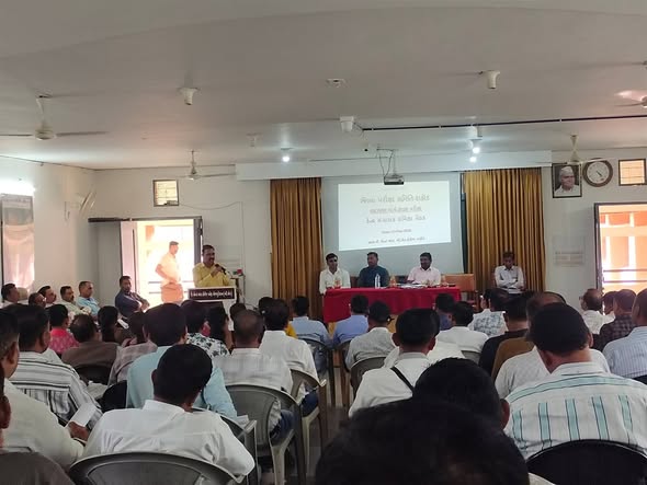 દાહોદમાં SSC/HSC પરીક્ષાની તૈયારી અંગે સમીક્ષા બેઠક: કલેક્ટર યોગેશ નિરગુડેની અધ્યક્ષતામાં કેન્દ્ર સંચાલકોને માર્ગદર્શન