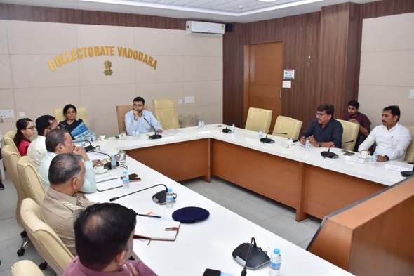 કલેક્ટર કચેરી ખાતે જિલ્લા ફરિયાદ નિવારણ અને સંકલન સમિતિની બેઠક: જનહિતના પ્રશ્નોના તાત્કાલિક ઉકેલ માટે કલેક્ટર ડૉ. અનિલ ધામેલિયાની સૂચના