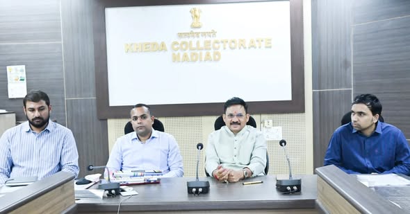 નડિયાદ ખાતે જિલ્લા સંકલન સમિતિ બેઠક: સાંસદ દેવુસિંહ ચૌહાણની ઉપસ્થિતિમાં ડાકોર ફાગણોત્સવ અને બોર્ડ પરીક્ષાની તૈયારીઓની સમીક્ષા