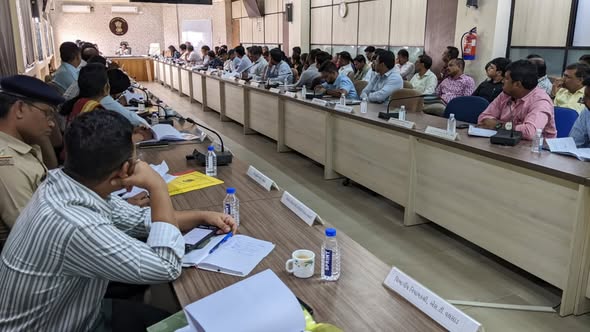 નવસારી જિલ્લા સંકલન બેઠક: કલેક્ટર ક્ષિપ્રા અગ્રેના અધ્યક્ષસ્થાને વિકાસ કાર્યોની સમીક્ષા અને જનપ્રતિનિધિઓના પ્રશ્નો પર ચર્ચા