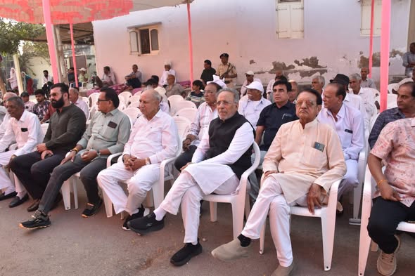 પોરબંદર જિલ્લામાં ધૂળેટી પર્વની રંગીન ઉજવણી: કેબિનેટ મંત્રી અર્જુનભાઈ મોઢવાડીયા બોખીરા અને દેગામમાં ગ્રામજનો સાથે જોડાયા