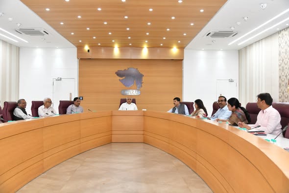 ગાંધીનગરમાં મુખ્યમંત્રી ભુપેન્દ્ર પટેલની અધ્યક્ષતામાં PNG ગેસ અને પેટ્રોલિયમ ઉત્પાદનોની સ્થિતિ અંગે ઉચ્ચસ્તરીય સમીક્ષા બેઠક