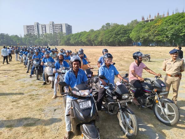 સુરત માર્ગ સલામતી અભિયાન: નવી સિવિલ હોસ્પિટલના સ્ટાફને 1000 નિઃશુલ્ક હેલ્મેટ વિતરણ