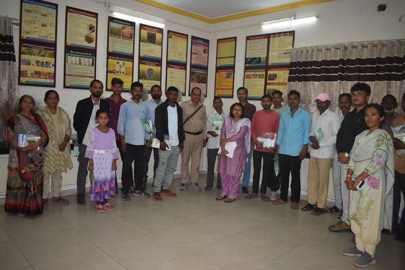 દાહોદના ખેડૂતો માટે આનંદ કૃષિ યુનિવર્સિટીના મુવાળિયા ફાર્મમાં ‘આનંદ કોમલ’ ભીંડા જાત અંગે ખેડૂત સંમેલન