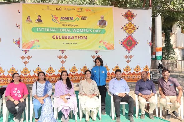 સુરતમાં આંતરરાષ્ટ્રીય મહિલા દિવસ નિમિત્તે ‘અસ્મિતા લીગ 2024’ યોજાઈ, 100થી વધુ મહિલા ખેલાડીઓએ મેદાન ગજવ્યું