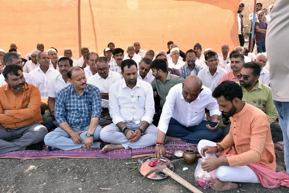 અમરેલીના મોટા આંકડિયા ગામે ₹1.14 કરોડના તળાવ ઊંડાણ પ્રોજેક્ટનો પ્રારંભ: ઊર્જા રાજ્યમંત્રી કૌશિકભાઈ વેકરીયાના હસ્તે ખાતમુહૂર્ત