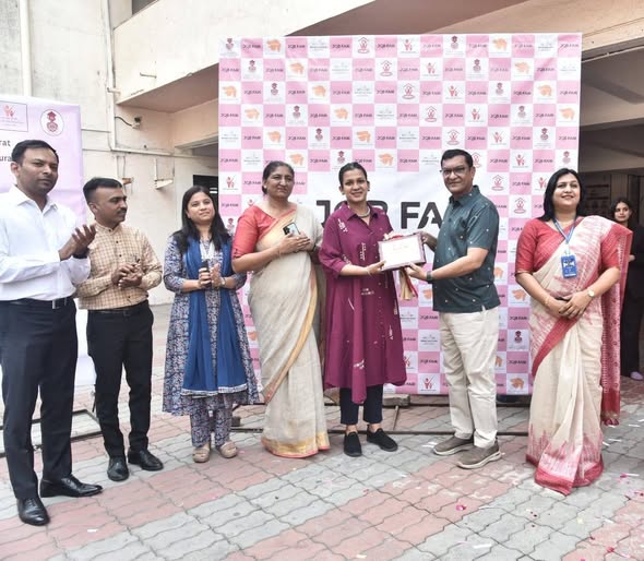 સુરતમાં મહિલાઓ માટે જિલ્લા સ્તરીય રોજગાર ભરતી મેળો: વનિતા વિશ્રામ મહિલા યુનિવર્સિટીમાં અનેક કંપનીઓએ આપ્યા નોકરીના અવસર