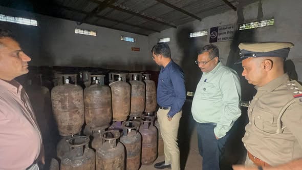 સુરત શહેર-જિલ્લામાં LPG ગેસનો પૂરતો જથ્થો ઉપલબ્ધ, અફવાઓથી દૂર રહેવા તંત્રની અપીલ