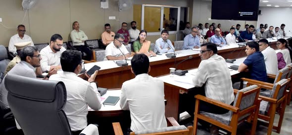 આણંદ જિલ્લામાં પ્રિ-મોન્સૂન તૈયારી અંગે જિલ્લા કલેક્ટર પ્રવીણ ચૌધરીની અધ્યક્ષતામાં બેઠક યોજાઈ