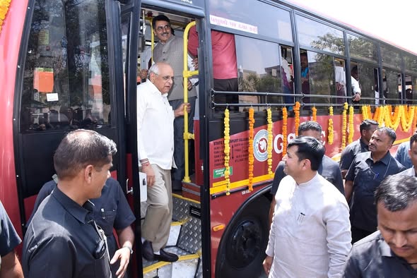 ગુજરાત એસટીની સેવા ક્ષમતા મજબૂત બનતી: 182 નવી બસોના લોકાર્પણથી જાહેર પરિવહનમાં નવી દિશા