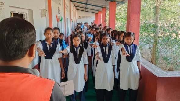 વલસાડ જિલ્લામાં મતદાર જાગૃતિ અભિયાનને વેગ: ૨૯૨ શાળાઓમાં ૨૩,૭૪૪ વિદ્યાર્થીઓએ લીધી મતદાનની શપથ