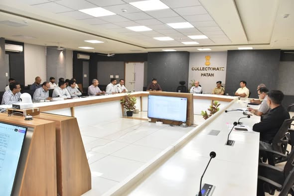 સ્થાનિક સ્વરાજ્ય ચૂંટણી માટે જિલ્લામાં વ્યાપક તૈયારીઓ, કલેક્ટર તુષાર ભટ્ટે સમીક્ષા બેઠક યોજી
