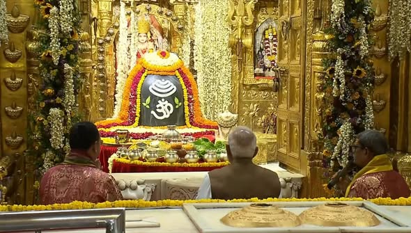 સોમનાથ અમૃતપર્વ-2026માં વડાપ્રધાનશ્રીએ કર્યા ભગવાન સોમનાથના દર્શન, મહાપૂજા અને ધ્વજારોહણથી ગુંજી ઉઠ્યું દેવાલય