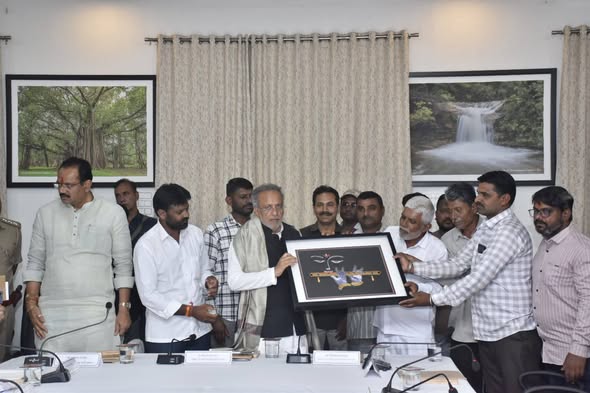 ગીર સાસણમાં વનમંત્રી અર્જુન મોઢવાડિયાનો લોકસંવાદ, ઇકો ટુરિઝમ અને સિંહ સંરક્ષણને વધુ વેગ આપવા સરકાર પ્રતિબદ્ધ